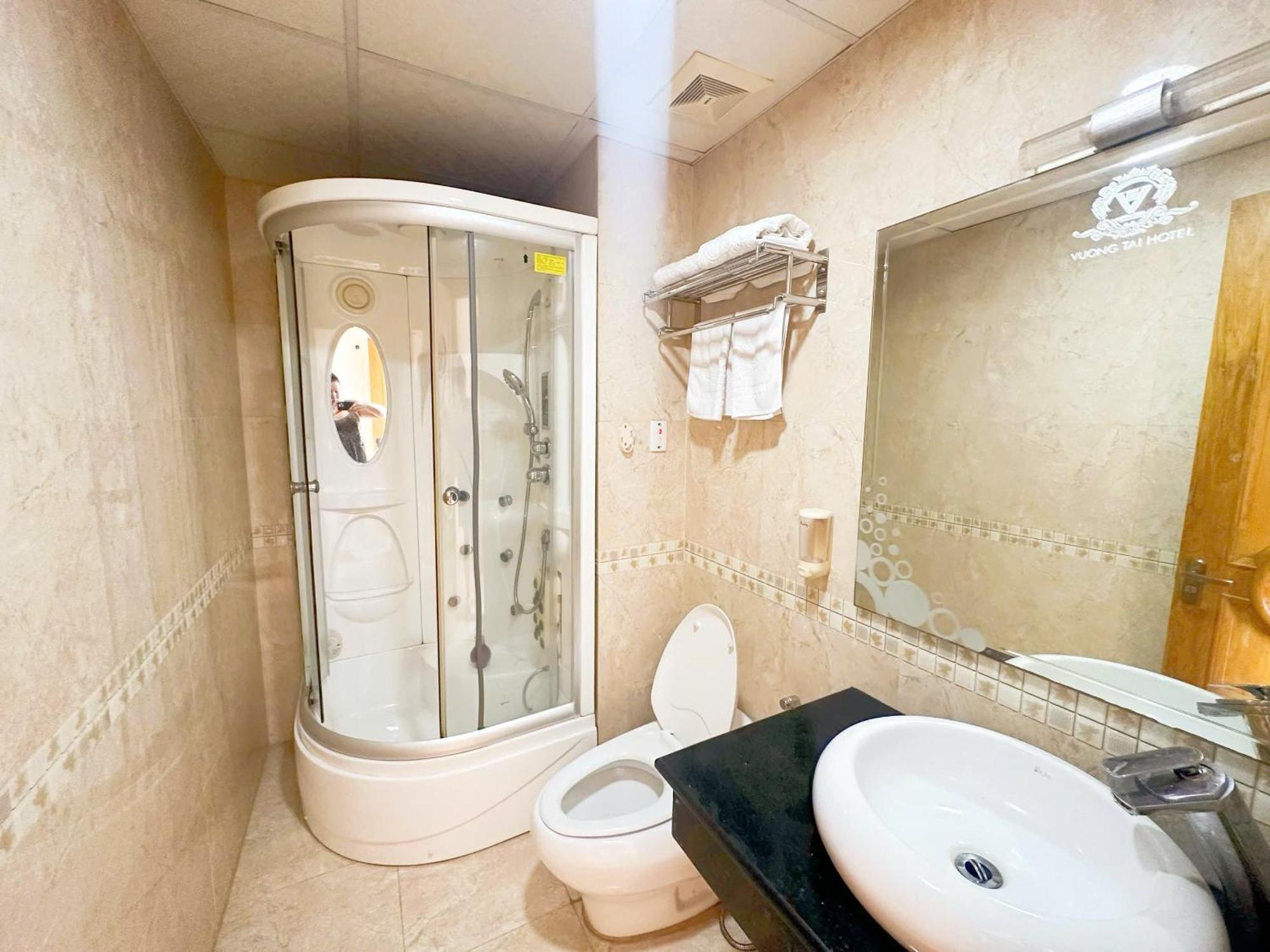 Vuong Tai Hotel Хошимин Экстерьер фото